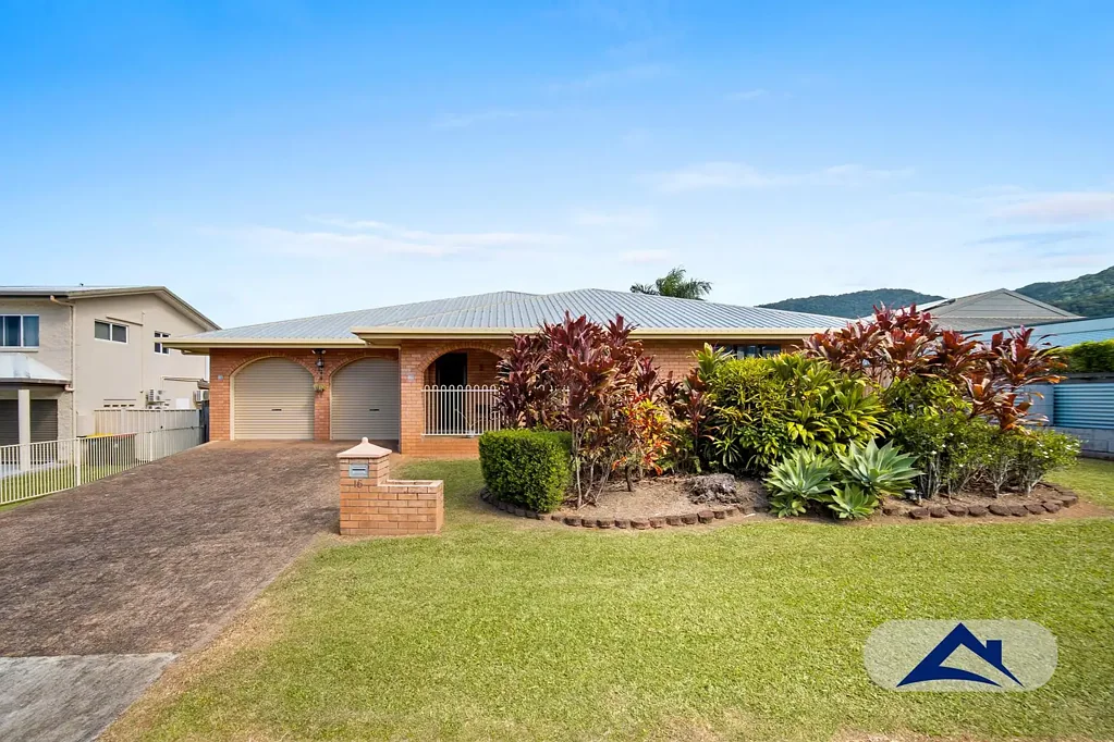 Earlville 4房  TOP OF THE MOUNTAIN - SOLID ITALIAN-BUILT HOME
