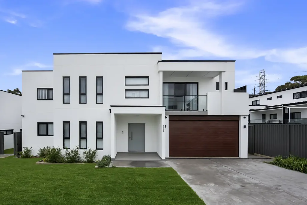 Modern & Spacious Residence !