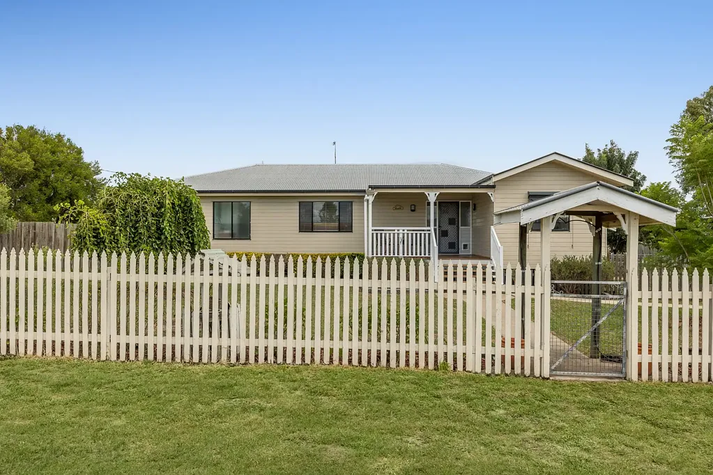 19 Murton Street, Nobby, QLD 4360
