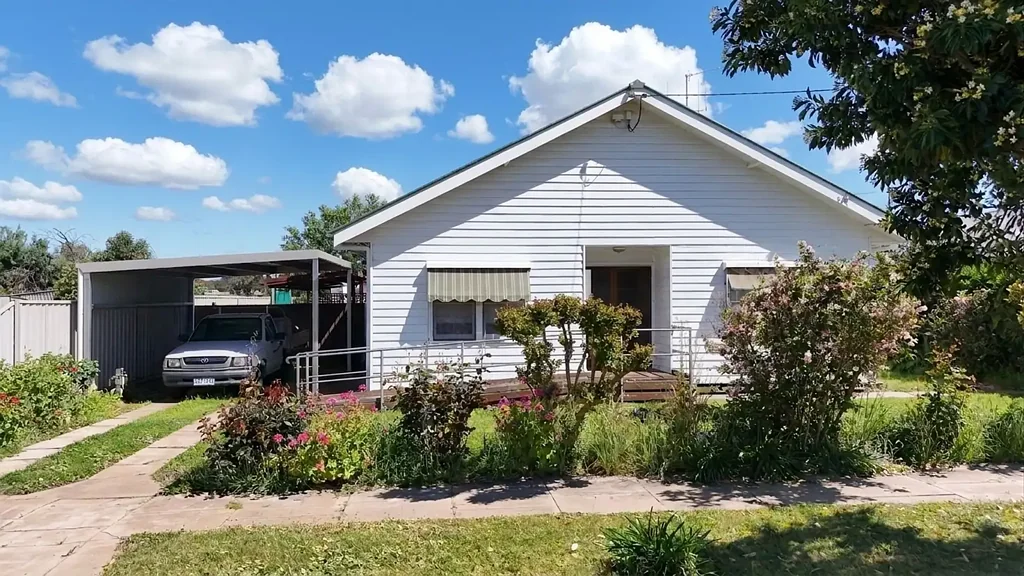 Numurkah 5कमरा LOVED FAMILY HOME WITH LOADS OF POTENTIAL