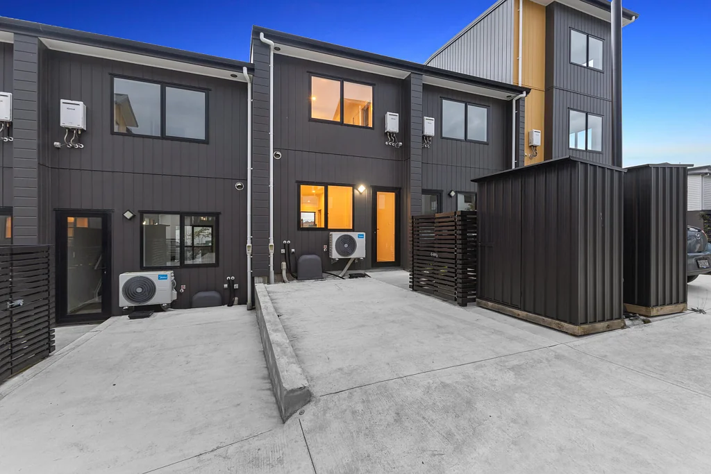 Flat Bush 2બેડરૂમ Modern, Freehold & Ready Now