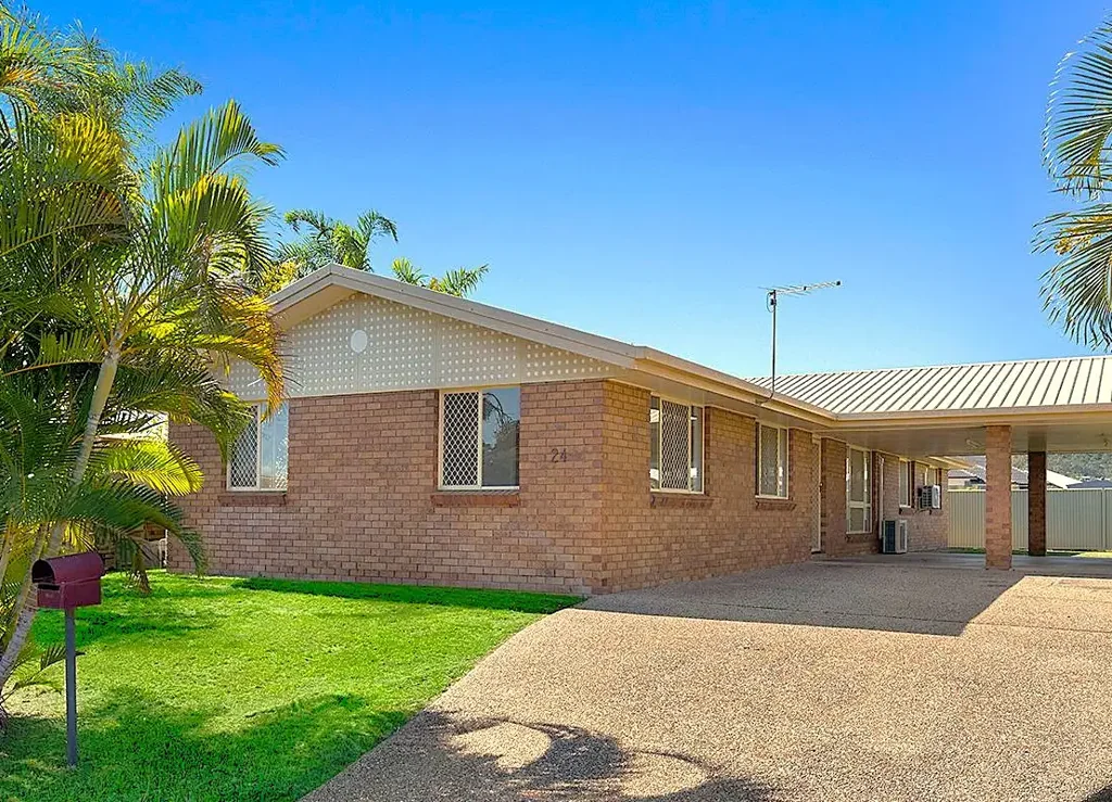 LARGE FAMILY HOME IN NORMAN GARDENS!