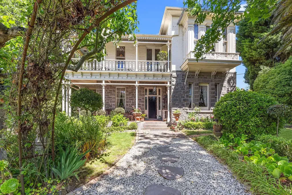 Lake Wendouree 4 Bedroom Introducing "Elsinore" – An Incredible Historical Residence