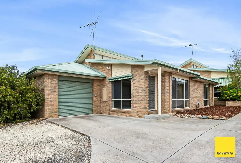 Perfectly Positioned 2-Bedroom Home - Close to Shops, Schools & Trails