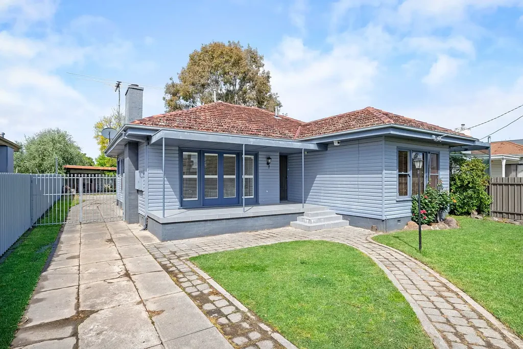 COMFORTABLE LIVING IN A GREAT LOCATION