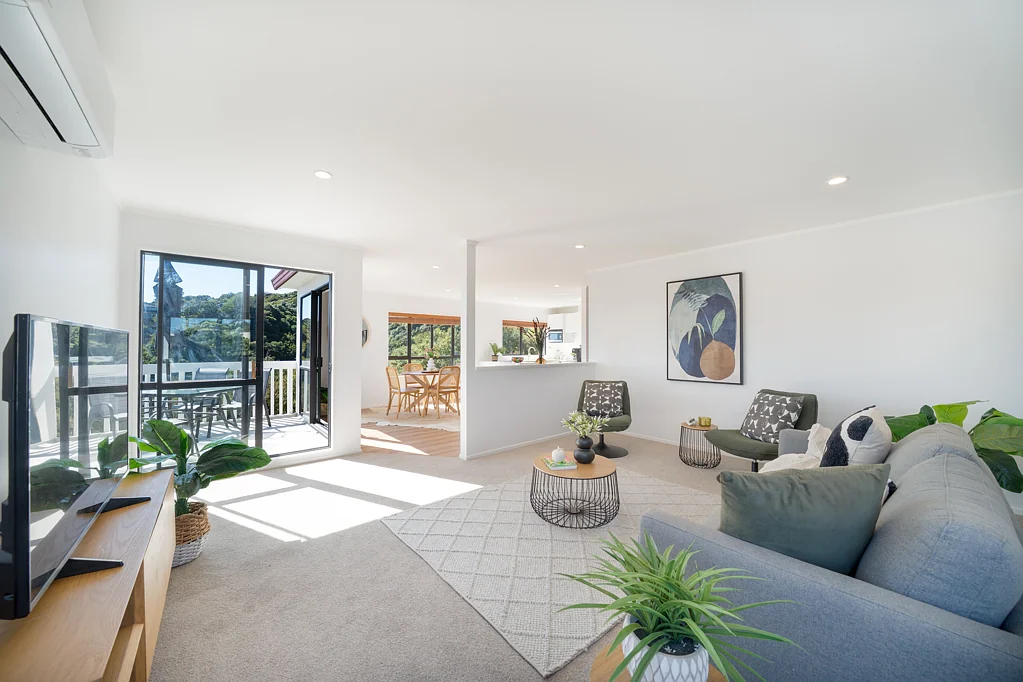 Papakowhai 4 Bedroom Renovated with Care, Ready to Enjoy