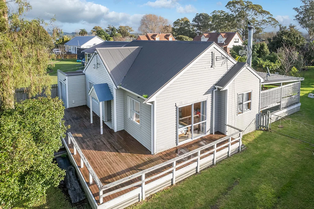 Huntly 3 Bedroom Cute, cozy & full of potential on 1290m2