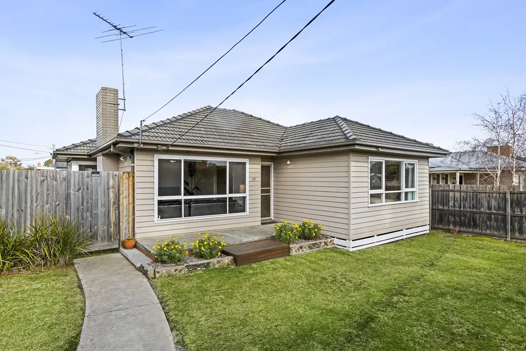 Belmont 3房  Charming Belmont Living