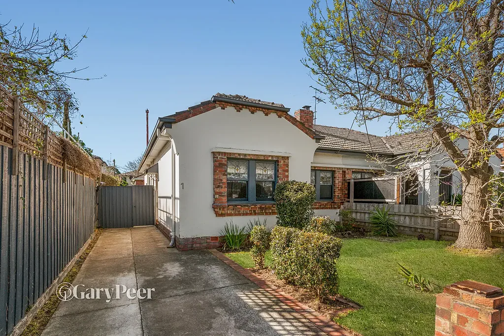 Caulfield South 2 Slaapkamer Parkside Deco charm with plenty of potential