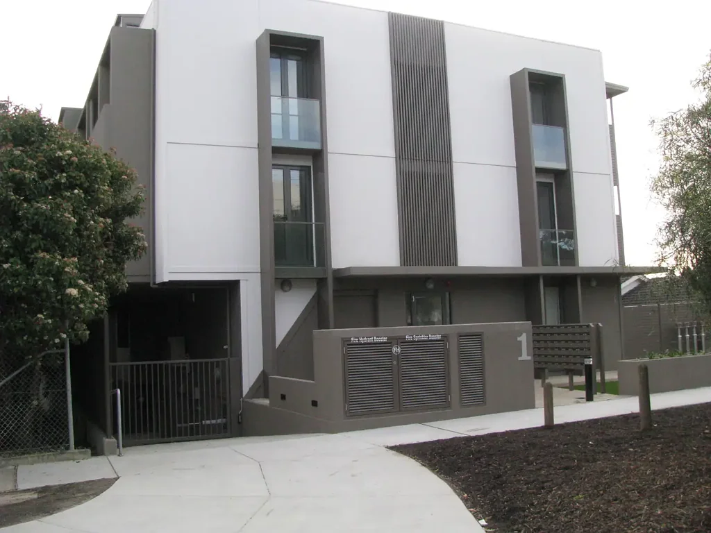STUDENT APARTMENT - GAS INCLUDED IN RENT!!