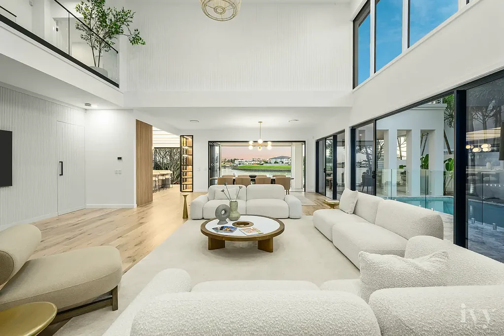 Hope Island 4 Bedroom An Architectural Icon of Elegance and Waterfront Prestige