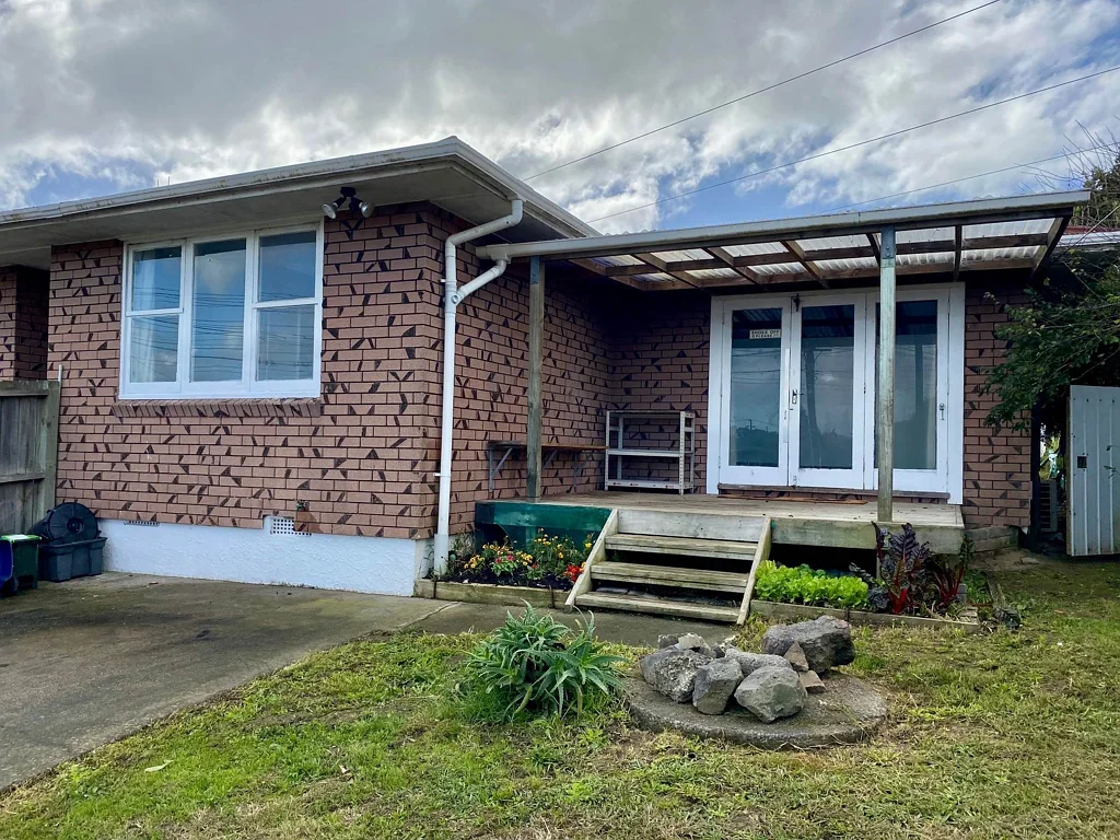 Pet friendly and fully fenced