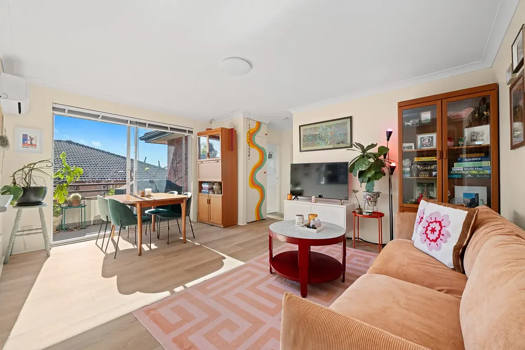 Dulwich Hill 2房 令人惊叹的顶层住宅，带有两个宽敞的东北向阳台 Stunning Top Floor Abode with Two Large N/E Balconies
