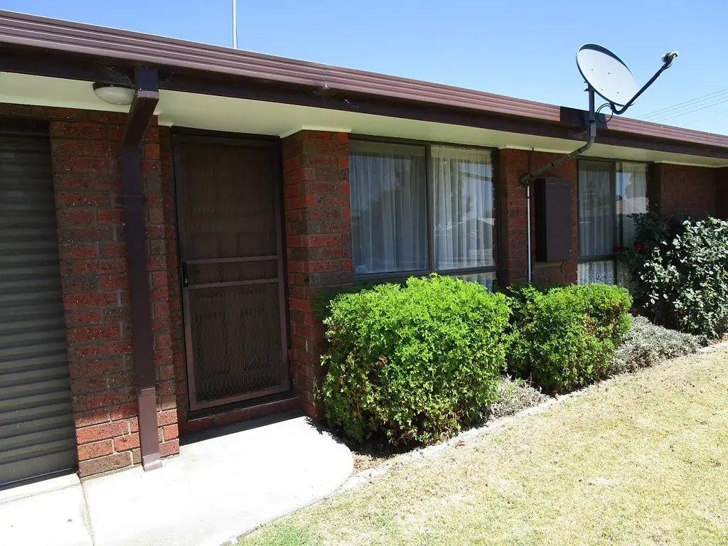 NEAT & COMFORTABLE 2-BEDROOM UNIT
