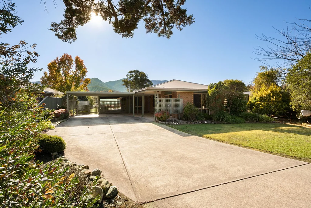 Porepunkah 3Zimmer BRICK VENEER - ¼ ACRE BLOCK - BRILLIANT SHEDDING