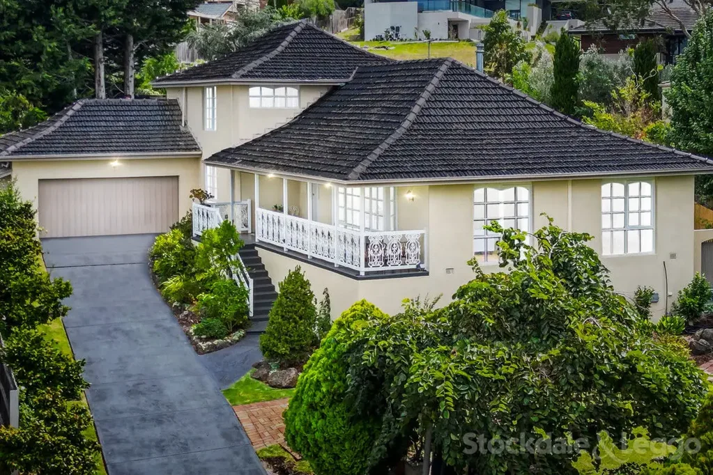 17 Winterton Drive, Wheelers Hill, VIC 3150