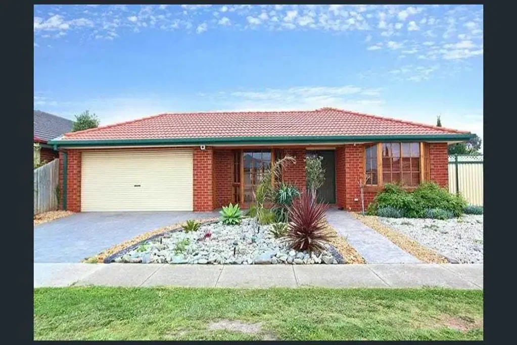 Spacious 4-Bedroom Family Home with Double Garage & Generous Backyard!!