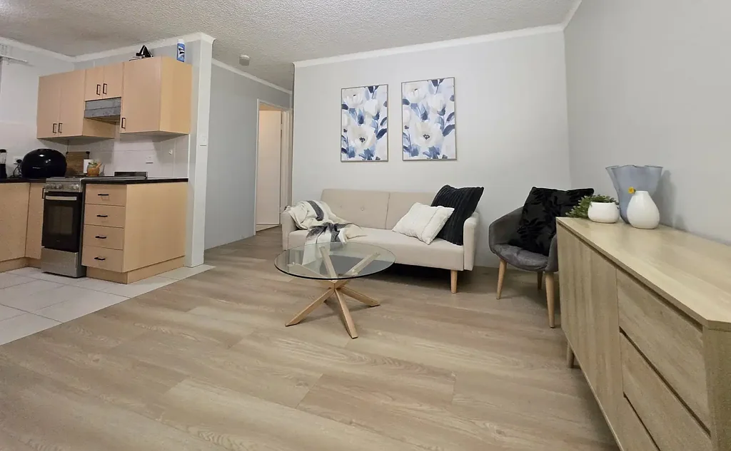 Campbelltown 2 Slaapkamer Ground‑Floor Gem - Updated & Walk to Everything