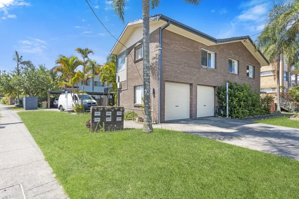 1 Tarni Avenue, Palm Beach, QLD 4221