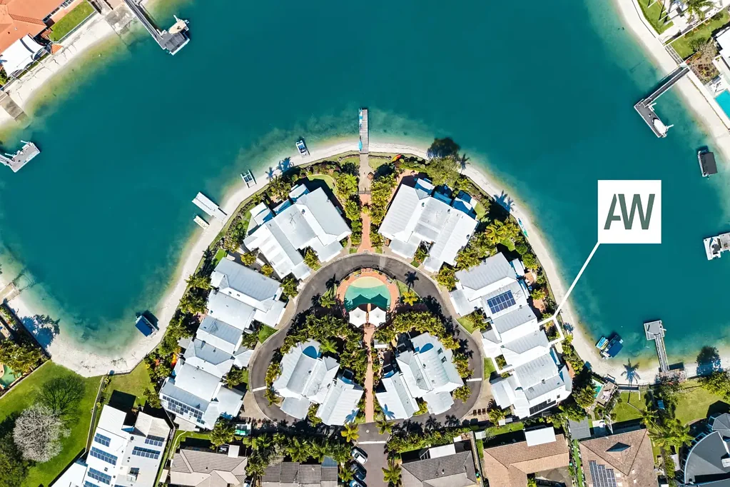 Maroochydore 2房  Water Views & A Multi-Purpose Room To Make Your Own