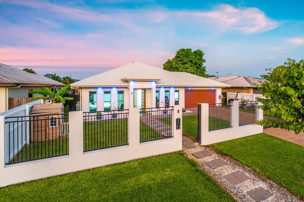 4 Bed, Fully Fenced with Electric Gates, Swimming Pool - $750 Week