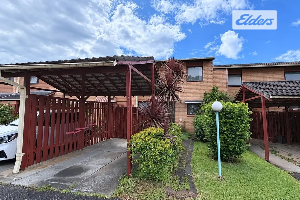 TWO BEDROOM TOWNHOUSE IN A CONVENIENT LOCATION!