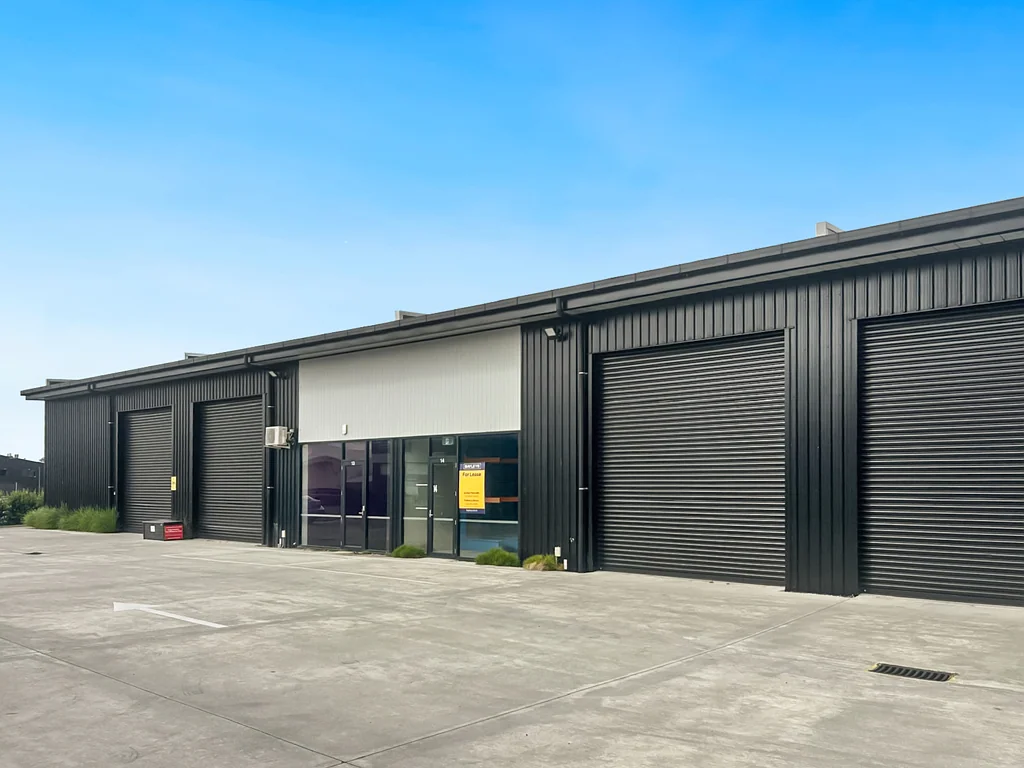 Frankton Warehouse in Drive-Around Complex