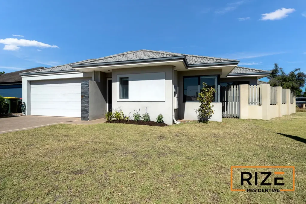 2 Albana Grove, Pearsall, WA 6065