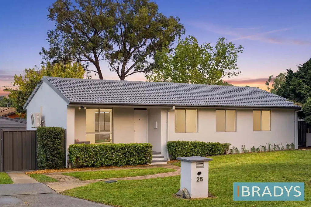 Evatt 3 Bedroom Stylish 3 bedroom home with huge garage on a generous 785m² Block