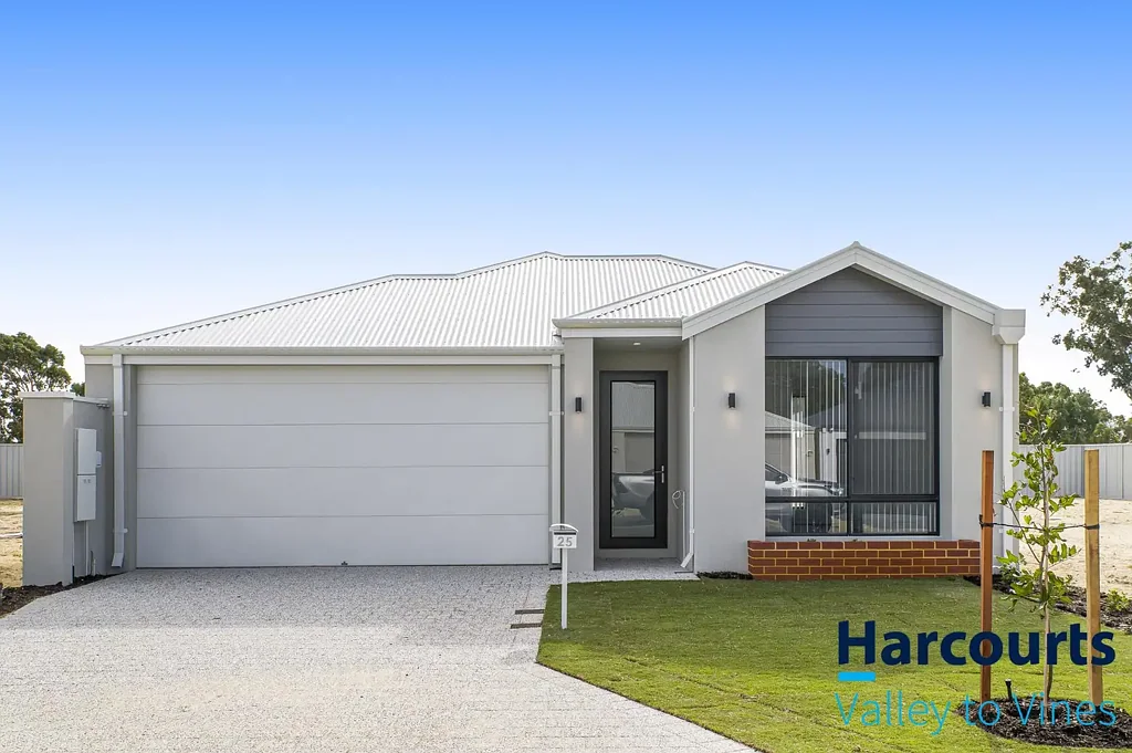 Brand New & Beautiful - Spacious Henley Brook Living