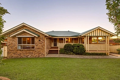 Albany Creek 5房 宽敞的家庭生活，具有卓越的适应性和开阔的视野 Spacious Family Living with Exceptional Versatility and Elevated Views