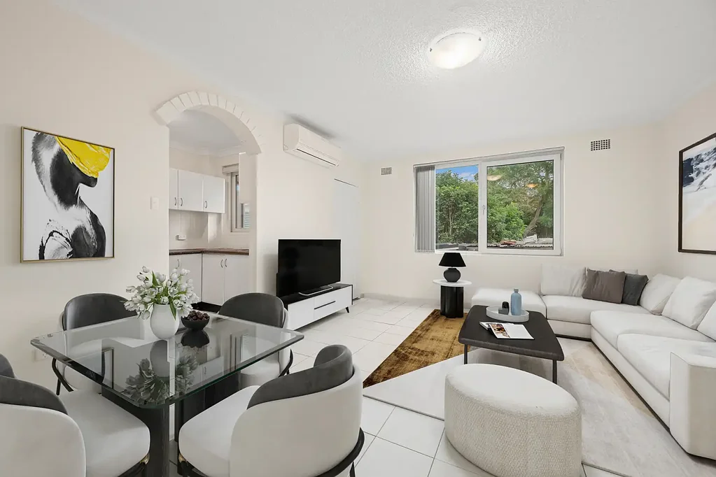 Renovated Two Bedroom With Lock Up Garage