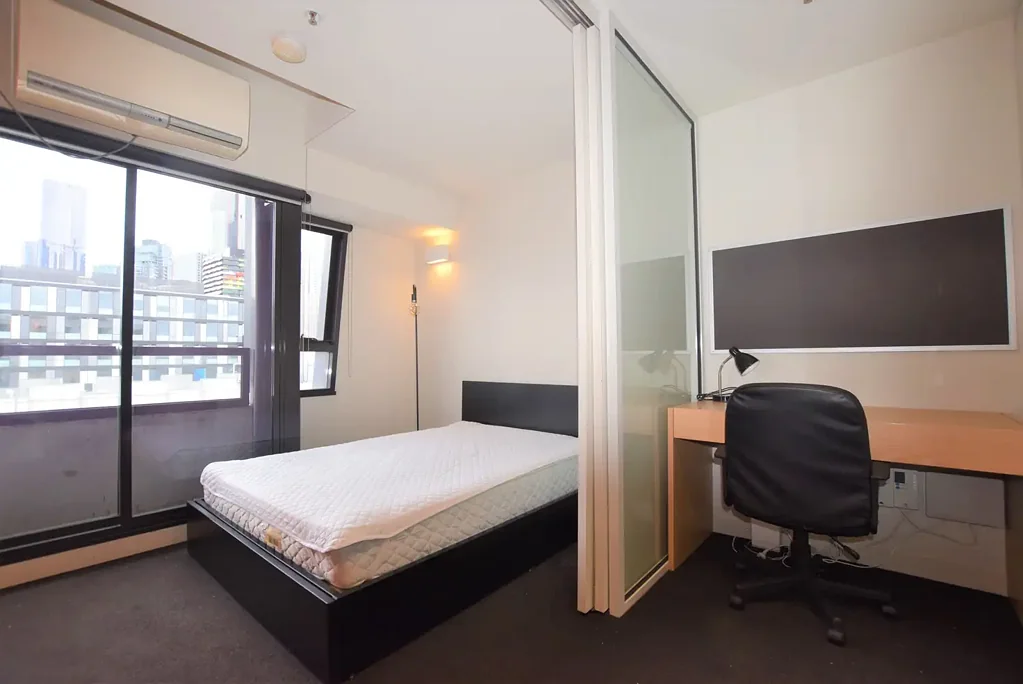 FURNISHED & READY TO MOVE IN - STUDENTS ONLY