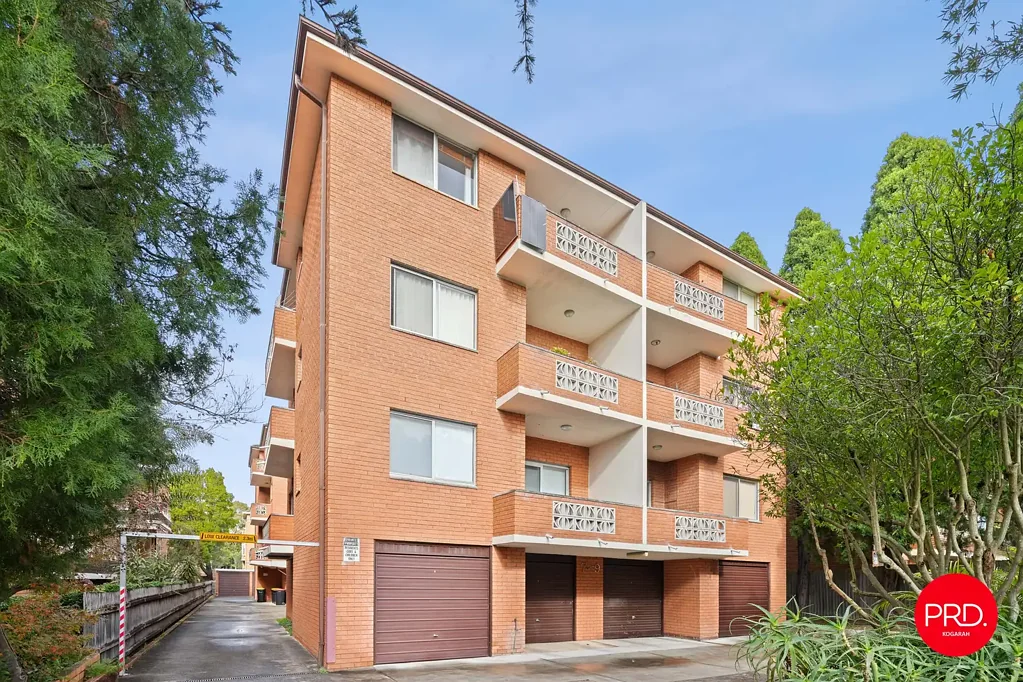 Kogarah 2침실 Spacious 102m2 Two-Bedroom East Facing Unit