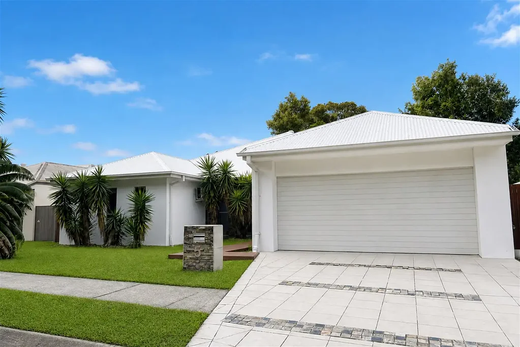 Spacious Family Living with Multiple Living Areas in Prime Mitchelton Location