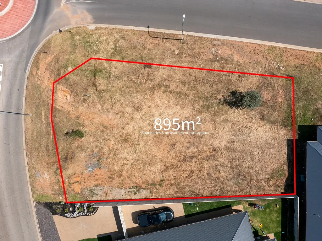 Thurgoona  ONLY A 4 WOOD TO THE GOLF COURSE & NEW COLES