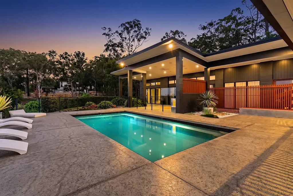 Parkwood 4 Slaapkamer Elevated Bespoke Sanctuary with Skyline Views