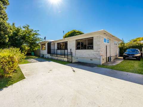 Manurewa 3部屋 Embrace Comfort, Convenience and Coastal Charm