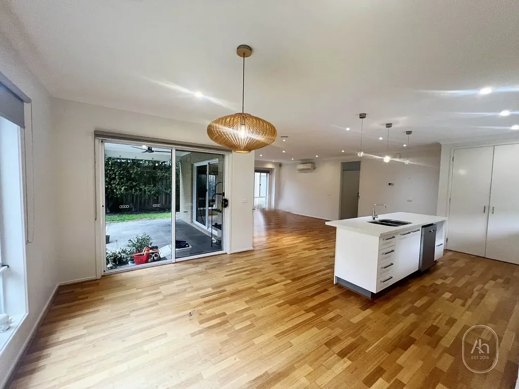 Spacious 4-Bedroom Family Home with Double Garage in Prime Highett Location