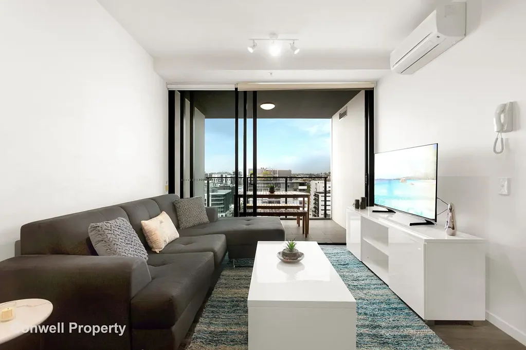 LIVE IN THE HEART OF SOUTHBANK - FURNISHED MODERN APARTMENT WITH SECURE CAR SPACE
