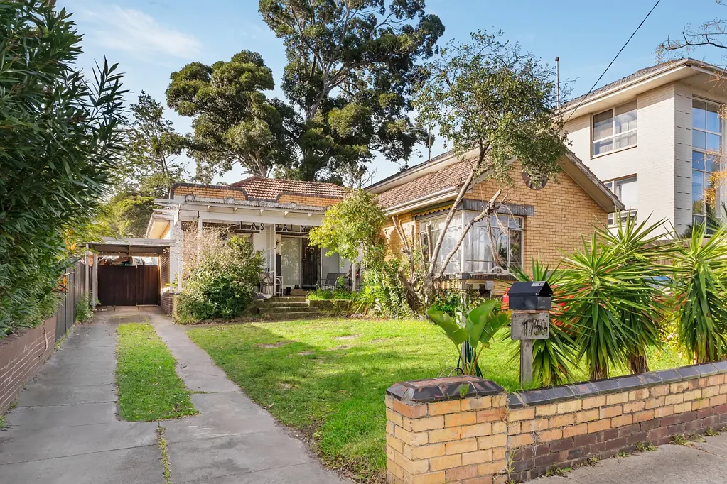 Oakleigh East 5कमरा Generous 739sqm (Approx.) Landholding with Endless Potential