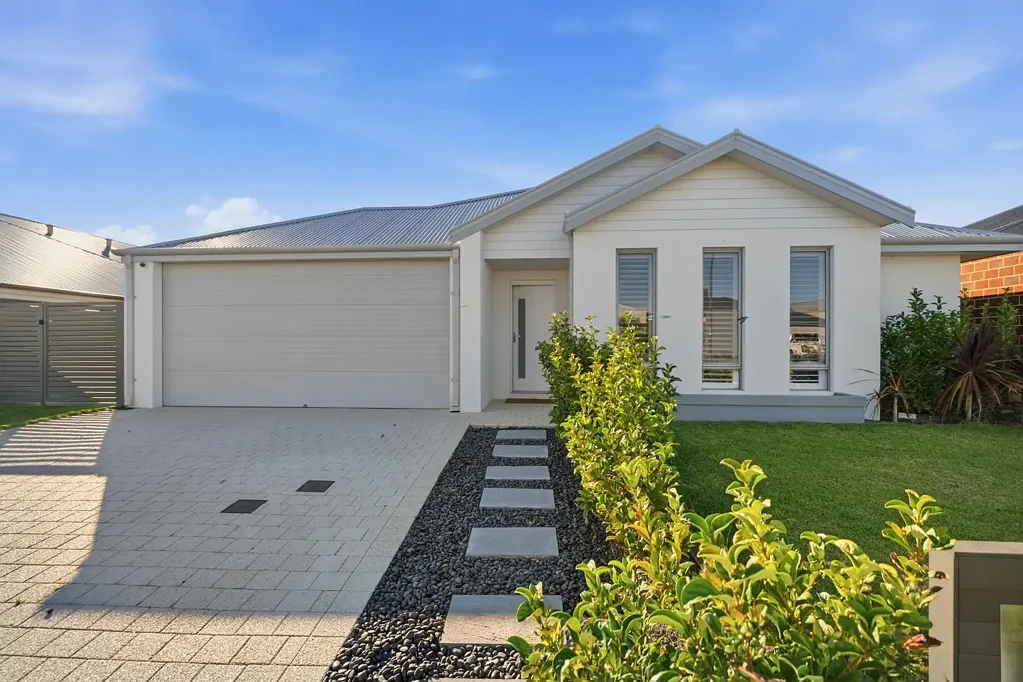 Yanchep 4Zimmer Sophisticated Family Living with a Resort-Inspired Edge