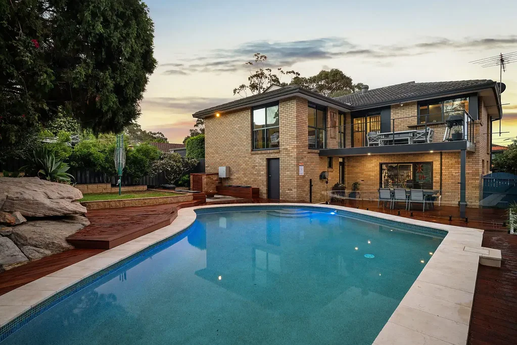 Grays Point 5 Slaapkamer Renovated Family Home with Water Views