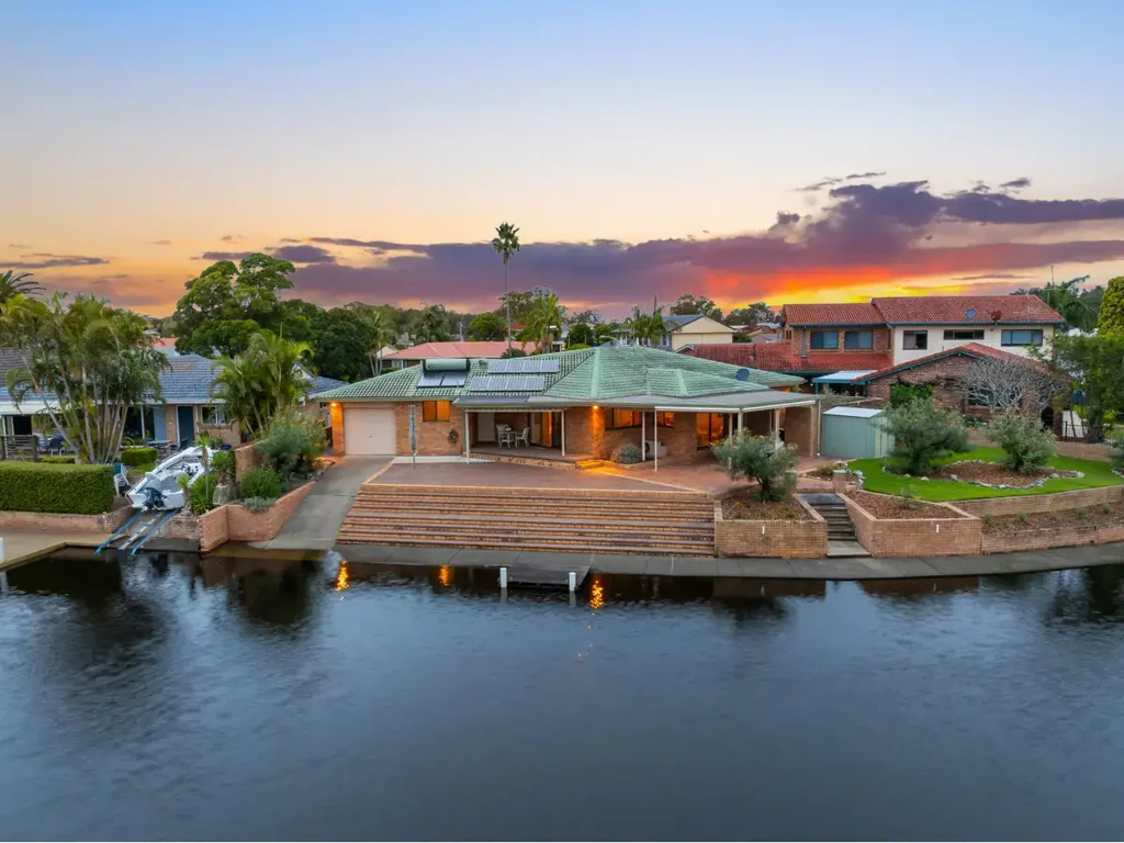 Forster 4Habitaciones Exceptional North-Facing Waterfront - First Time Offered in 30 Years