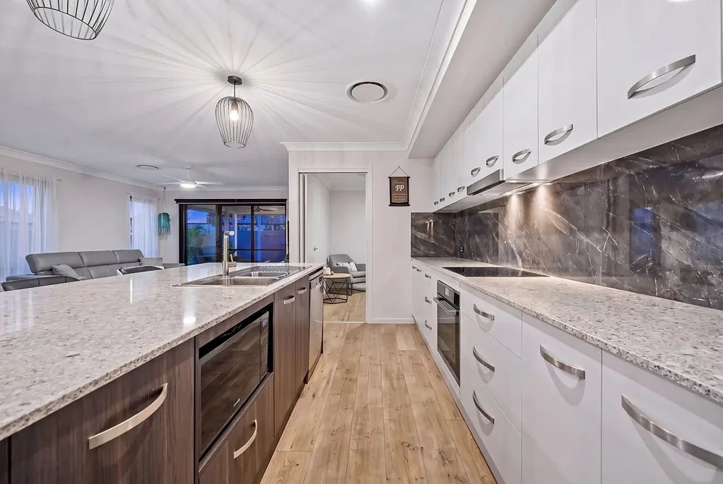 Pimpama 5 Slaapkamer SPACIOUS FAMILY LIVING IN PRESTIGIOUS GAINSBOROUGH GREENS
