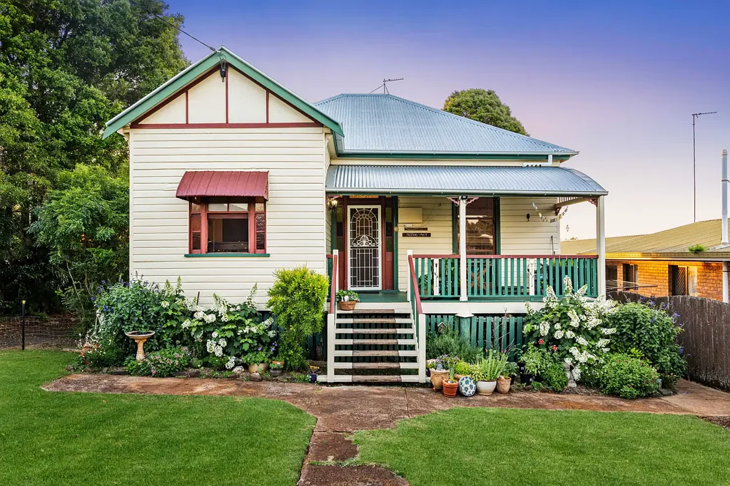21 Llewellyn Street, Centenary Heights, QLD 4350