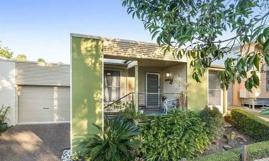 2 bedroom plus study in Springfield lakes