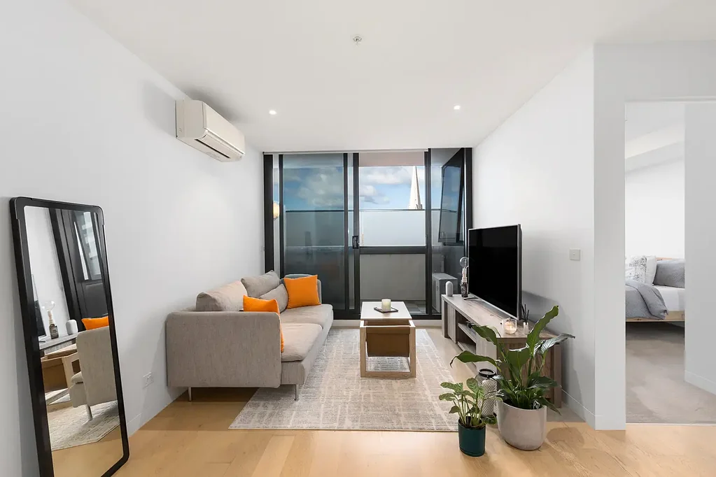 One singular sensation, one brilliant location - FULLY FURNISHED