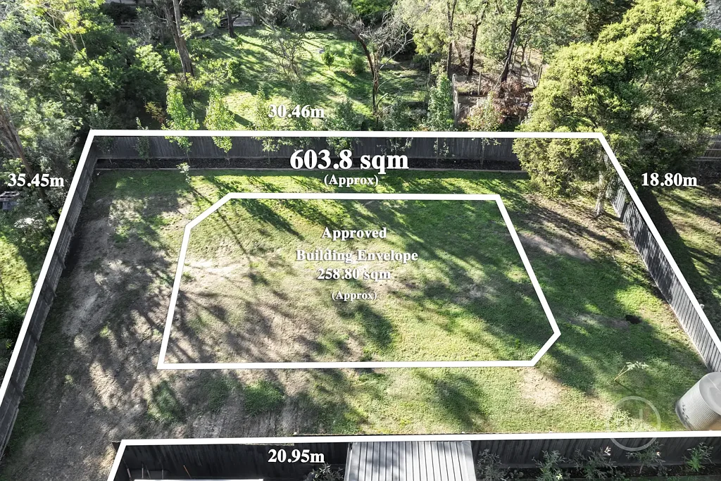 Hurstbridge 宁静绿树成荫 603.8sqm卓越地块 安静辅助车道 完全产权土地 关键基础设施到位 成熟观赏梨树 优质自然背景 Titled land with approved building envelope – ready to build!