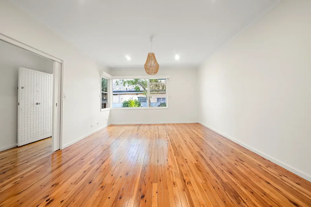 Refurbished Villa In A Beachside Location